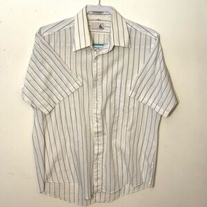 Ketch Men's White Pin Striped Short Sleeved Button Down Shirt. Size 16. EUC.
